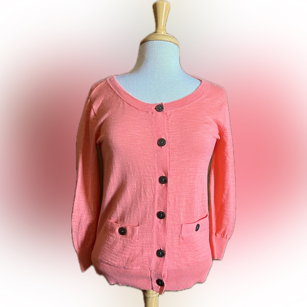 Banana Republic Sweater Perfect for Spring and Summer